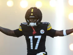 Steelers WR Germie Bernard usará o boné do Guardian durante toda a temporada