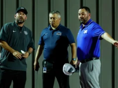 MacArthur abriu a temporada com uma vitória sobre Burbank no Ricker Bowl pela primeira vez