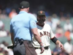 Tony Vitello, do Giants, lança discurso profano sobre árbitros após expulsão em check-swing