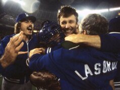 Tommy John, o arremessador de 26 anos e eterno ícone do beisebol, morreu aos 83 anos