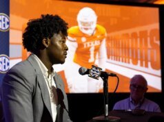 Longhorns Daily News: Collin Simmons do Texas chega à lista de observação do Allstate Wuerffel Trophy