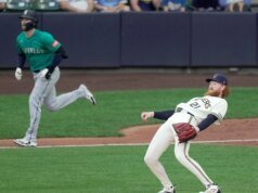 Os Mariners tentaram novamente, vencendo por 7–5 contra os Brewers