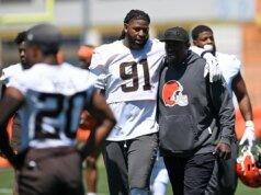 Escalação dos Browns: atualizações sobre lesões em Alex Wright e no ex-zagueiro do time no primeiro turno