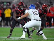 Os Chiefs contrataram o lado defensivo Niles King, substituindo o novato lesionado Jeff Caldwell