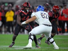 Os Chiefs contrataram o lado defensivo Niles King, substituindo o novato lesionado Jeff Caldwell