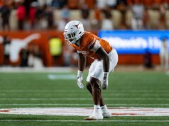 Longhorns Daily News: Rasheem Biles do Texas e Collin Simmons chegam à lista de observação do Prêmio Chuck Bednarik pelo segundo ano consecutivo