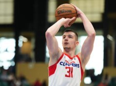 Jordije Jovanovic supostamente não ingressará no time masculino de basquete do St. John devido a problemas de visto