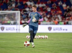 Jonas Urbig está usando óculos especiais de treinamento periférico nos treinos do Bayern de Munique