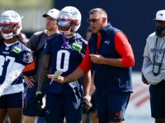 Mike Vrabel fornece uma atualização sobre a recente ausência de Christian Gonzalez