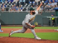 O bullpen do A’s desmoronou novamente em uma derrota por 9-7