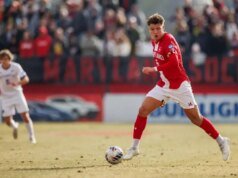 O futebol masculino de Maryland venceu New Haven por 3 a 2 após uma explosão ofensiva