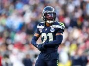 Devon Witherspoon é parabenizado por seus companheiros pela batida forte