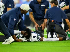 O novato dos Seahawks, S Bud Clark, quebrou o tornozelo na derrota da pré-temporada