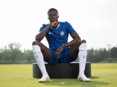 Chelsea fecha acordo de empréstimo de uma temporada com a Real Sociedad para o zagueiro Mamadou Sarr