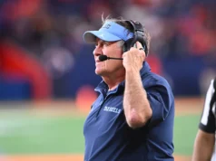 O técnico de futebol da UNC, Bill Belichick, entrou na lista de lugares quentes