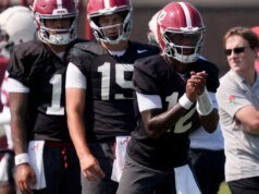 Keelon Russell derrotou Austin Mack como QB titular do futebol do Alabama