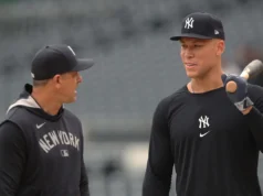 Aaron Boone dá a Aaron Judge uma atualização antes da viagem dos Yankees à Costa Oeste
