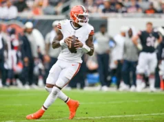 Fãs furiosos dos Browns protestam contra a ação de Deshaun Watson vandalizando a estátua de Jim Brown