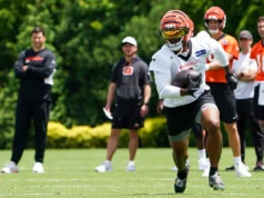 A estrela do Bengals, WR Jamar Chase, sofreu uma lesão no treino do campo de treinamento