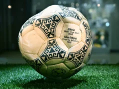 Bola ‘Mão de Deus’ de Diego Maradona foi vendida por £ 2,5 milhões