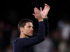 Xabi Alonso é uma promessa real, mas um problema flagrante pode comprometer a reconstrução do Chelsea