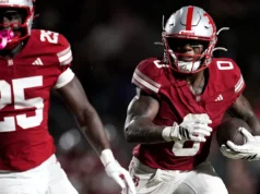 Futebol do Tennessee como David Gabriel Georges se compromete contra a Brentwood Academy