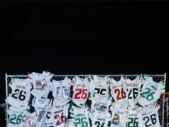 O quarterback do Chiefs, Patrick Mahomes, doou novos uniformes da Adidas para 28 escolas de ensino médio