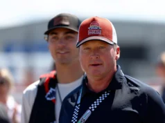 Jon Gruden retorna à cabine de transmissão dos jogos da pré-temporada do Bucs