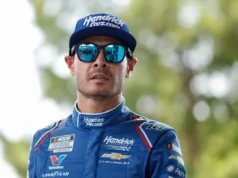 Kyle Larson venceu o Knoxville Nationals poucas horas após a corrida da NASCAR em Richmond