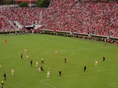 O futebol da Geórgia registra participação na NCAA na celebração do 30º aniversário da medalha de ouro olímpica do USWNT 1996