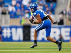 Conheça a escalação de futebol do Kentucky: No. 7 DJ Miller