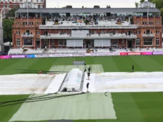 ‘É uma piada’: Nasser Hussain critica a decisão dos árbitros de abandonar Inglaterra x Paquistão, dia 3 no Lord’s