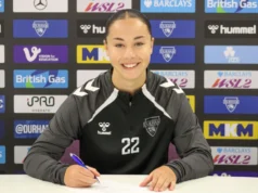 O atacante do Durham Collinson assinou seu primeiro contrato profissional