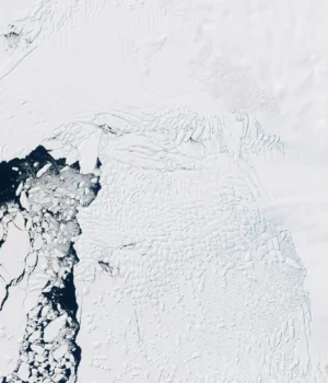 iceberg-earthquakes-antarctica-doomsday-glacier.webp