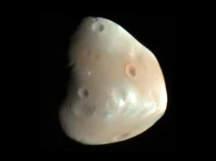 Um ataque de asteróide poderia explicar dois mistérios da lua de Marte, Deimos