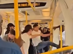 A polícia abandonou o caso de um ano contra três passageiros do metrô que atacaram um homem nu depois que ele baixou as calças na frente de crianças em um carro lotado
