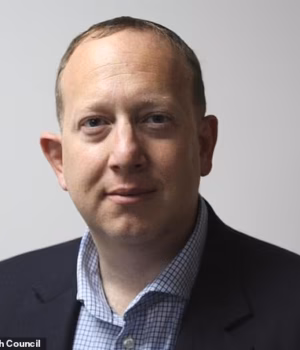 110013025-16143079-Jeremy_Newmark_the_Labour_leader_of_Hertsmere_Council_who_called-a-1_178976445092.avif