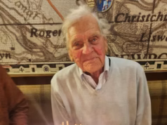 Sofredor de demência, 102 anos, morreu após ser ’empurrado’ para fora do palco enquanto reclamava do barulho em seu pub local, ouviu inquérito