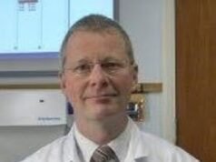 Médico ‘agressivo’ que pediu a uma jovem que removesse a máscara facial durante uma consulta nos pés