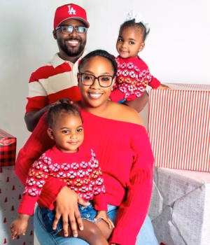 110856363-16097151-Kameron_Kenya_Kennedi_and_Kensli_Glasgow_are_pictured_in_a_famil-a-25_17882996066.avif