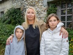 Mãe francesa que disse ‘não’ aos migrantes: mulher na linha de frente da crise de asilo na Europa divulga imagens de jovens usando coletes salva-vidas passando por sua propriedade para pegar botes com destino à Grã-Bretanha