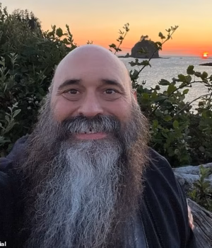 110930293-16089421-Michael_De_Simone_51_an_Army_veteran_announced_his_own_death_in_-a-1_178803118389.avif