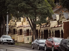 Proprietários de casas em Sydney devem ter a maior queda de preços em 40 anos – por que Melbourne está piorando
