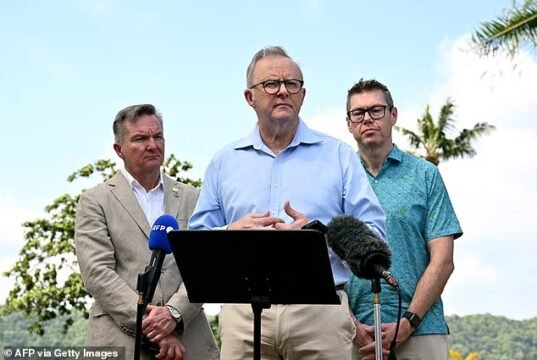 Anthony Albanese revida depois que China alerta sobre ‘consequências’ para movimento diplomático com Taiwan