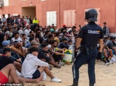Milhares de migrantes estão nas ruas. Estupro e violência são ocorrências diárias. Agora as autoridades alertam que Ceuta ainda está à beira do desastre com o “pior dos piores” no enclave.