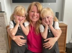 Uma mãe cujas filhas gêmeas tinham apenas 10% de chance de sobrevivência foi instruída a comemorar seu primeiro dia de aula após complicações “devastadoras” na gravidez