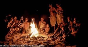 Histórias de fogo: a fala humana nasceu quando nossos ancestrais fofocavam em torno de fogueiras pré-históricas, dizem os cientistas