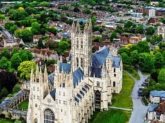 Se Chaucer estivesse vivo hoje, graças à orelhuda Angela Rayner, ele estaria escrevendo The East Kent Authority Tales… enquanto Canterbury e Winchester enfrentam a perda do status de cidade: AN Wilson