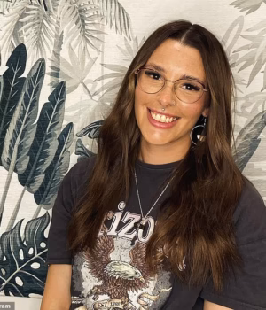110990685-16097495-Eco_Hair_Room_owner_Tanika_McGuire_pictured_has_found_herself_at-a-10_17883962821.avif