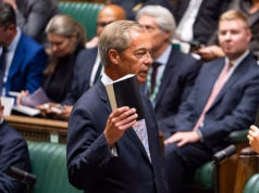 Os britânicos reclamam demais, Farage diz que criticou o papel dos parlamentares na investigação de Padrões sobre o ‘presente’ de £ 5 milhões do bilionário doador de reformas